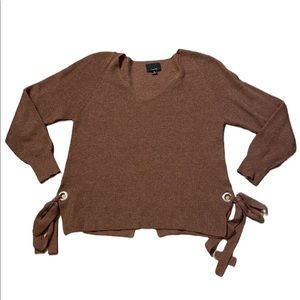 LUMIERE V-neck light sweater with grommet tie accents